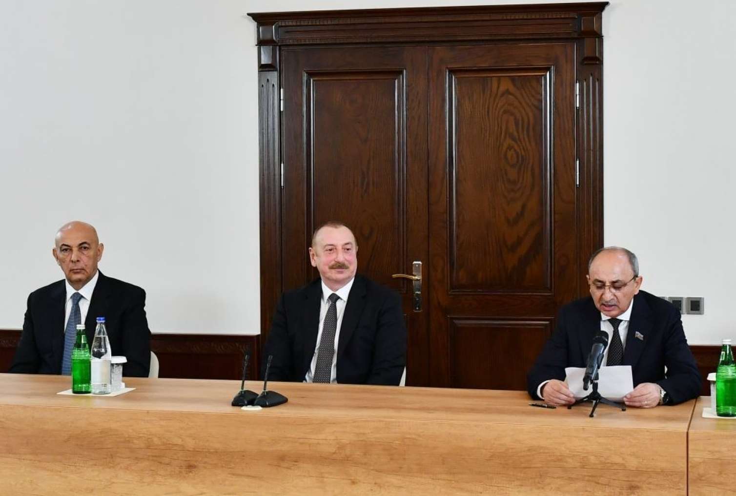 Prezident Qərbi Azərbaycan İcmasının binasında yaradılan şəraitlə tanış oldu 