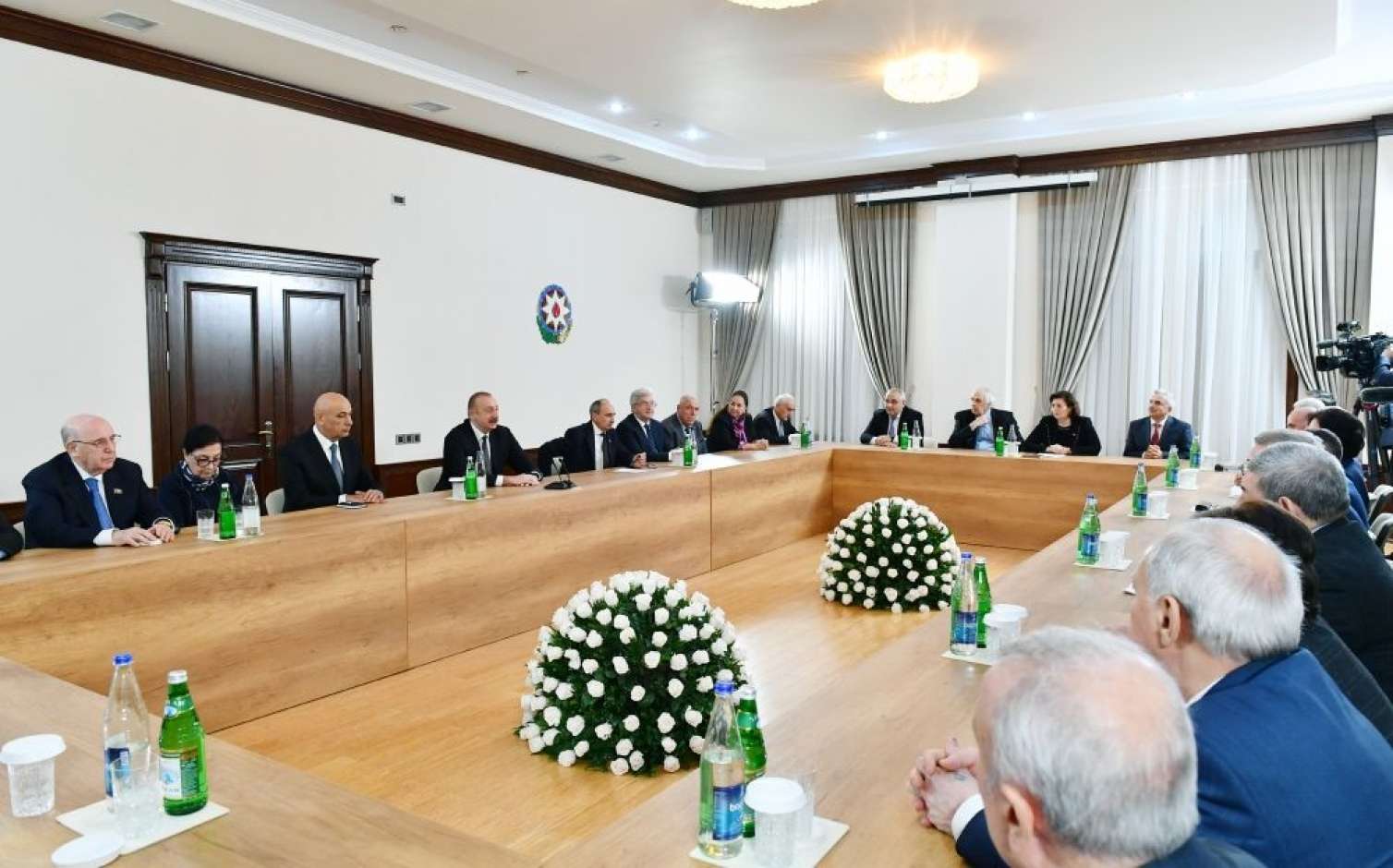 Prezident Qərbi Azərbaycan İcmasının binasında yaradılan şəraitlə tanış oldu 