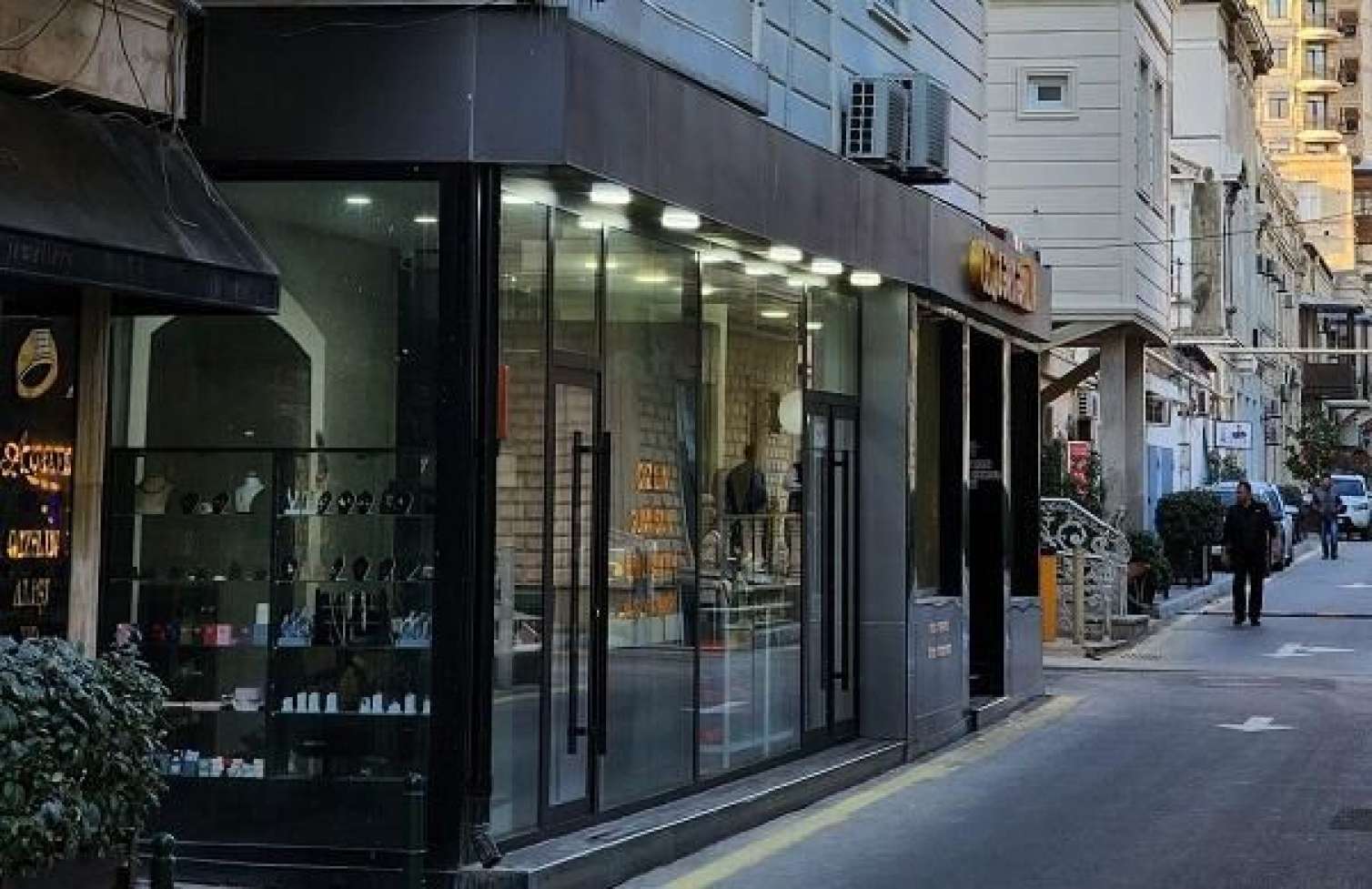 Mərkəzdə piyada səkisi zəbt olundu - Meriya isə “xəbərsizdir” -  FOTO