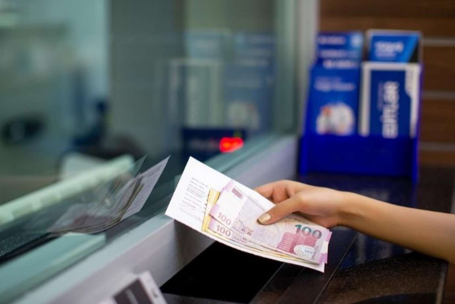 Banklardakı puldan vergi tutmaq... Hansı risklər var? - Ekspert  
