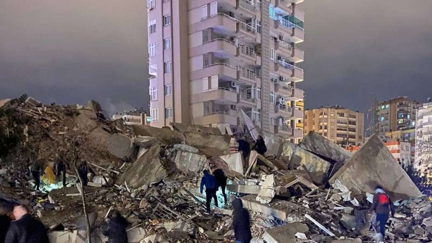 Zəlzələdə ölənlərin sayı 2 316-ya çatdı -  Yenilənib-7