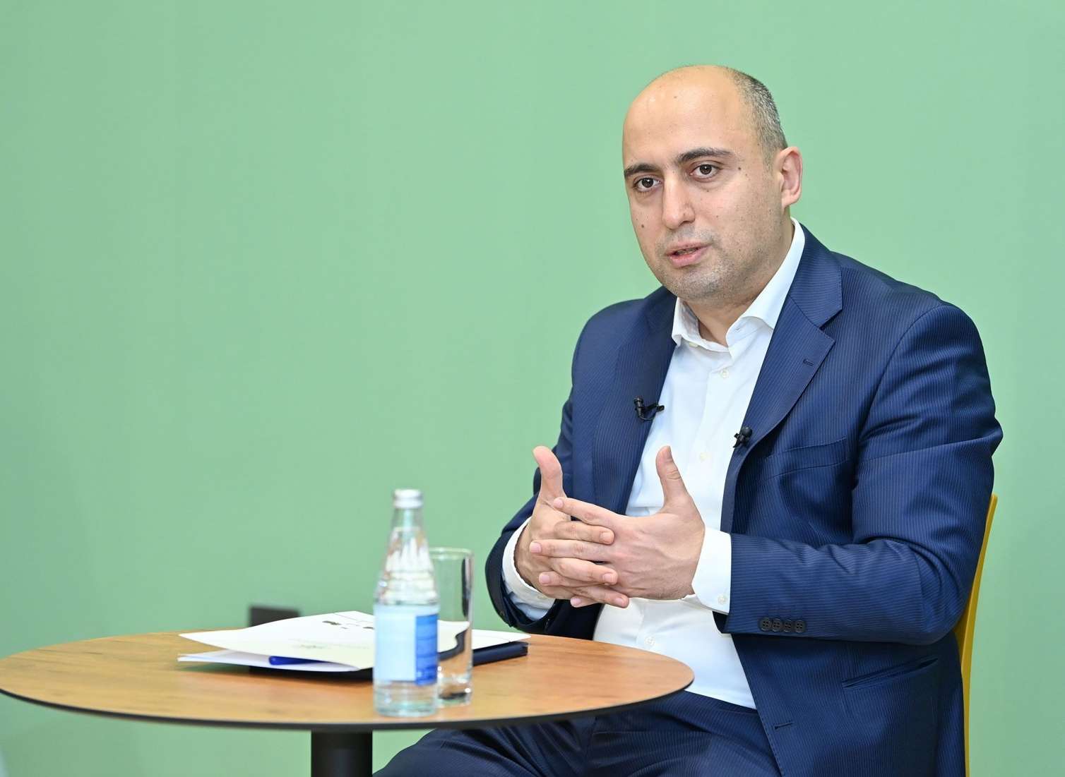 Nazir 8 Martda müəllimlərə hədiyyə verilməsindən danışdı  