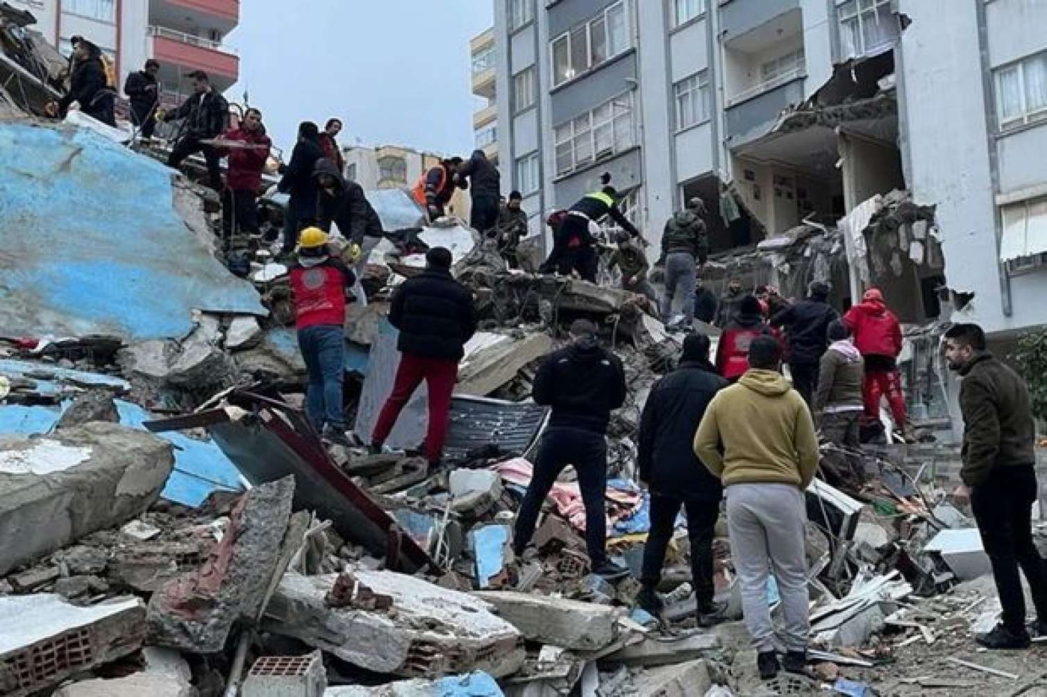 Türkiyədə zəlzələdə ölənlərin sayı 3 549-a çatdı -  Yenilənib-4