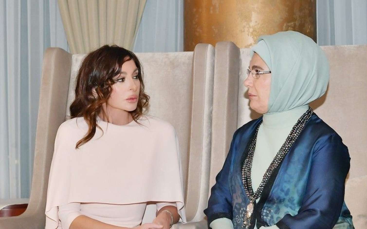 Əminə Ərdoğan Mehriban Əliyevaya təşəkkür etdi 