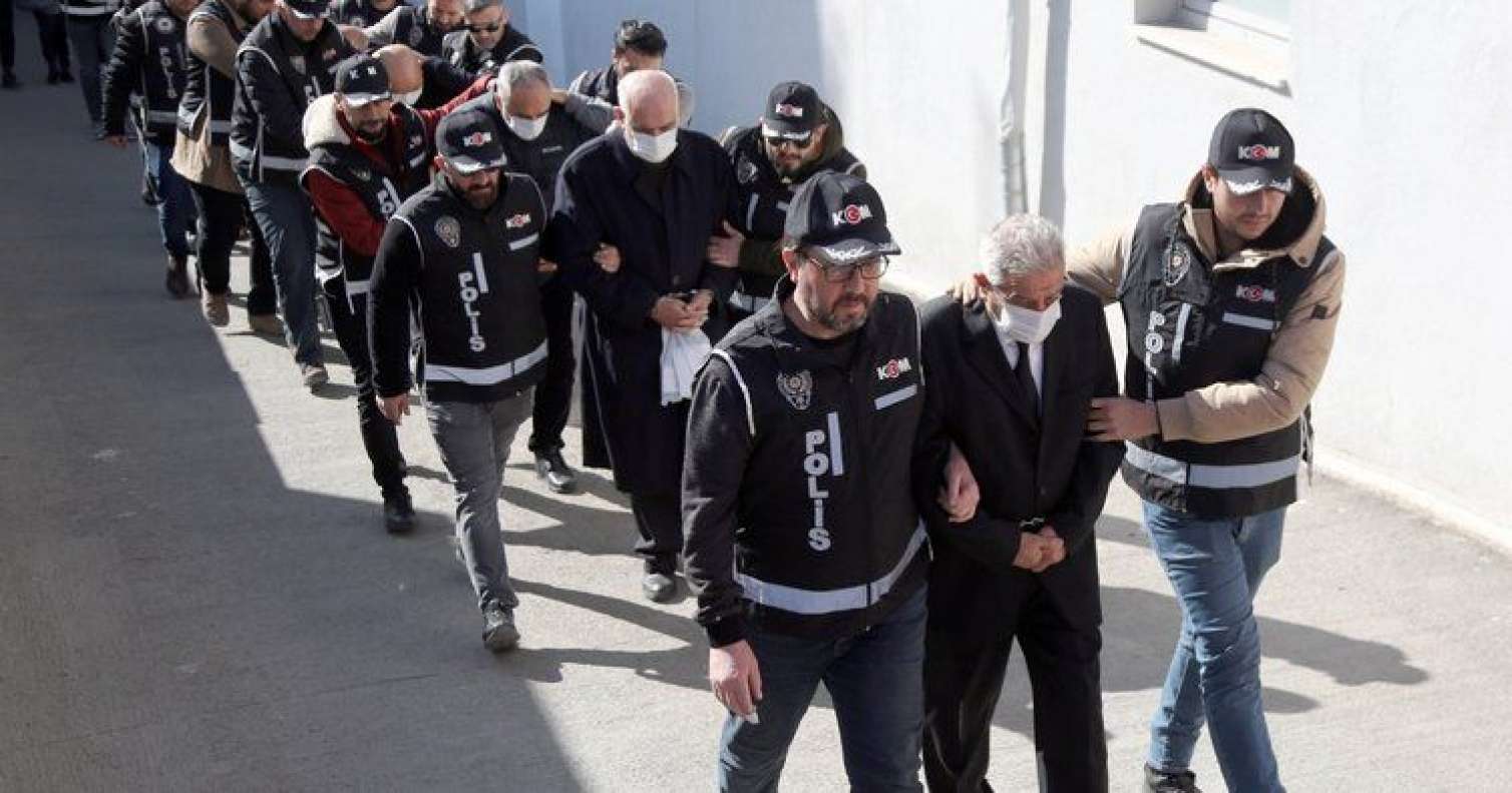 Zəlzələdə dağılan binalara görə 325 nəfər həbs olundu 