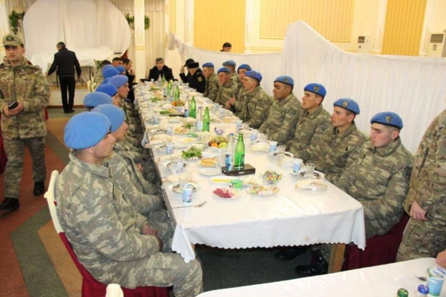 Aşağı Ağcakənd qəsəbəsində ehsan süfrəsi açılıb - FOTO 