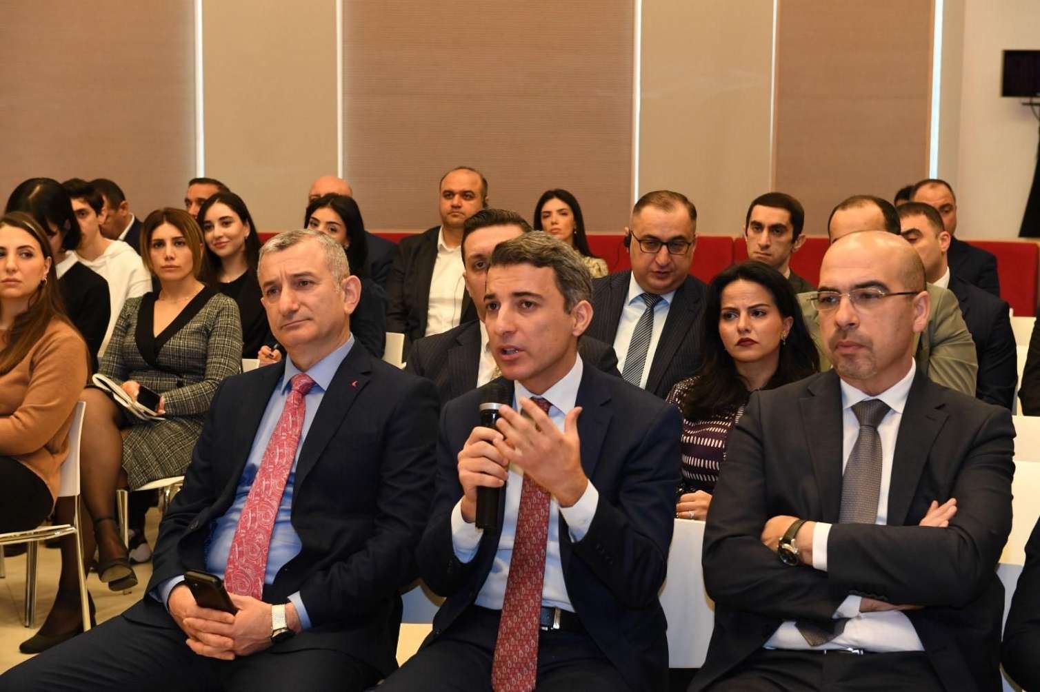 Dünya Bankının məcburi köçkünlərlə bağlı layihəsi üzrə görülən işlərin təqdimatı keçirilib 