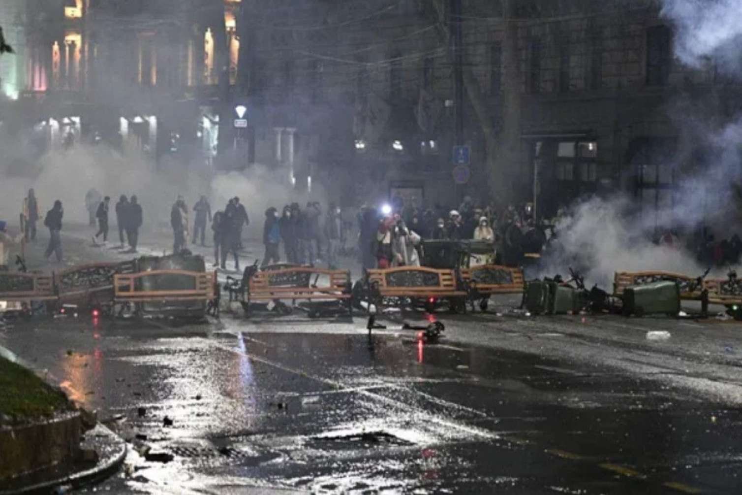 Gürcüstanda 133 etirazçı saxlanıldı -  VİDEO