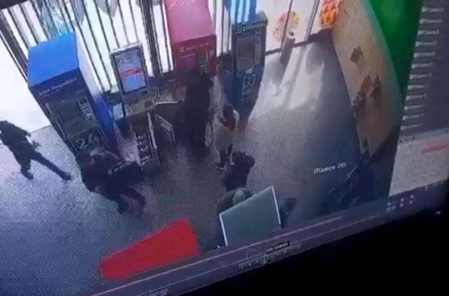 Həmin gün marketdən bu qədər pul oğurlayıblar  
