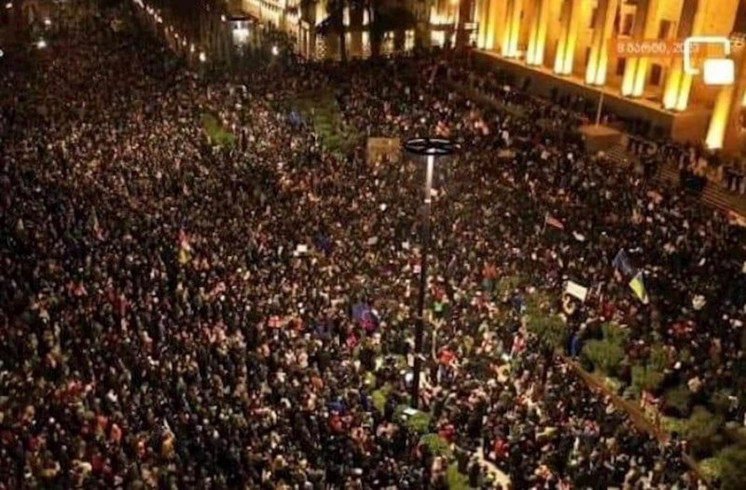Tbilisinin mərkəzində etirazlar başladı 