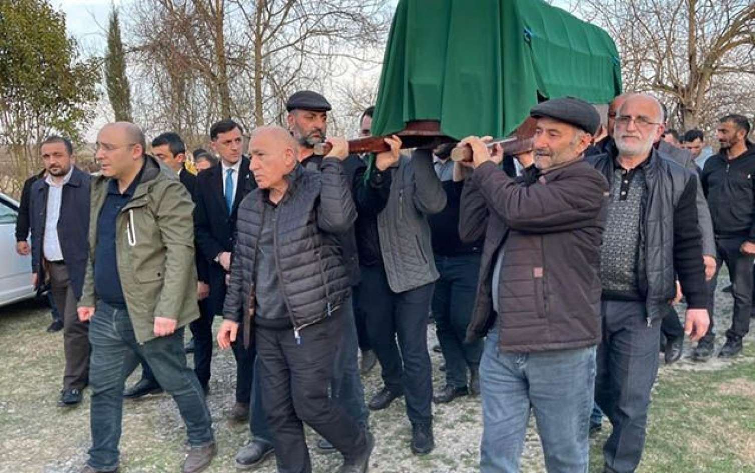 Pənah Hüseynin xanımının dəfnindəki çıxışı hər kəsi kövrəltdi -  VİDEO
