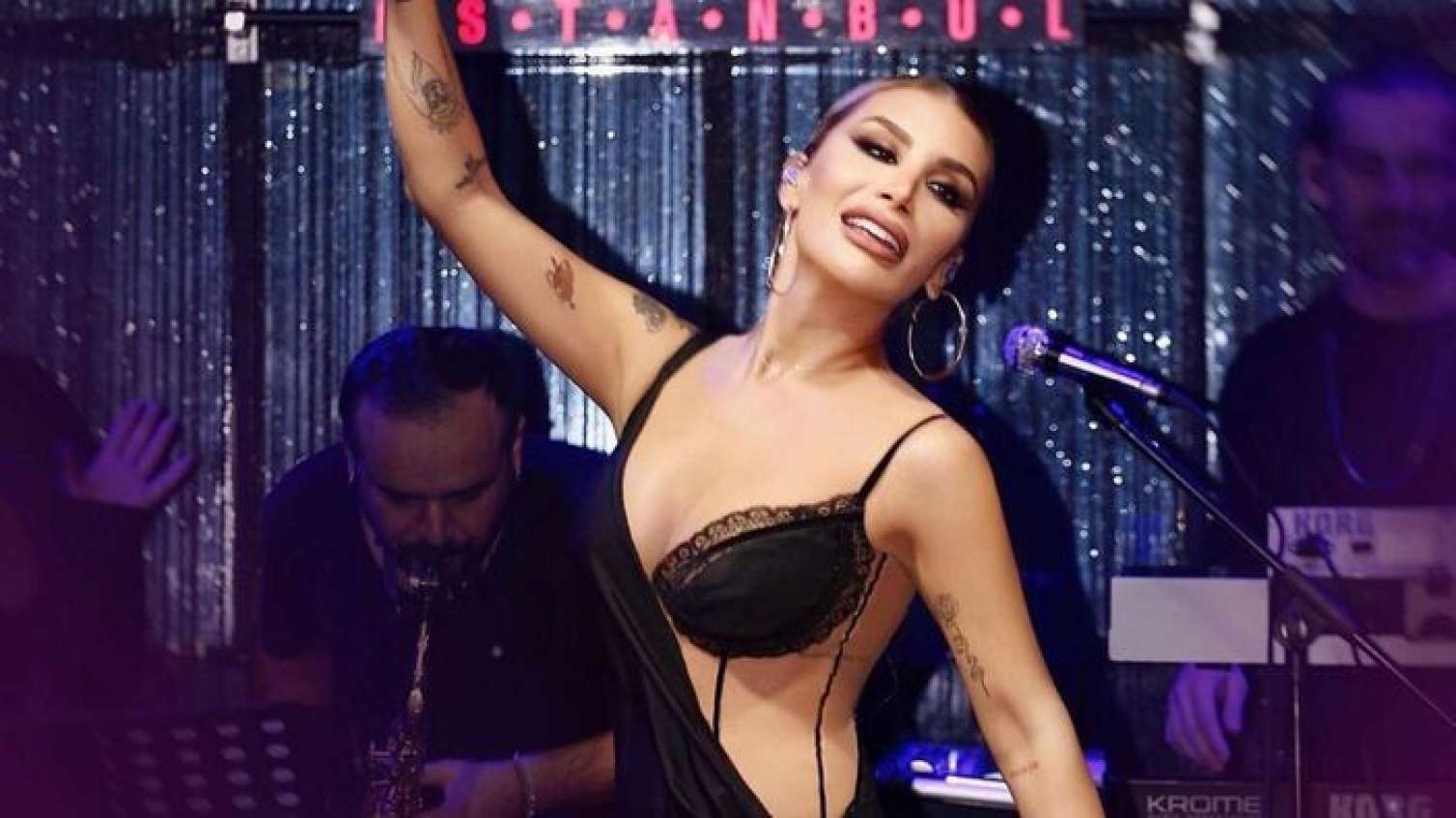 İremin açıq-saçıq geyimi müzakirələrə səbəb oldu -  FOTO