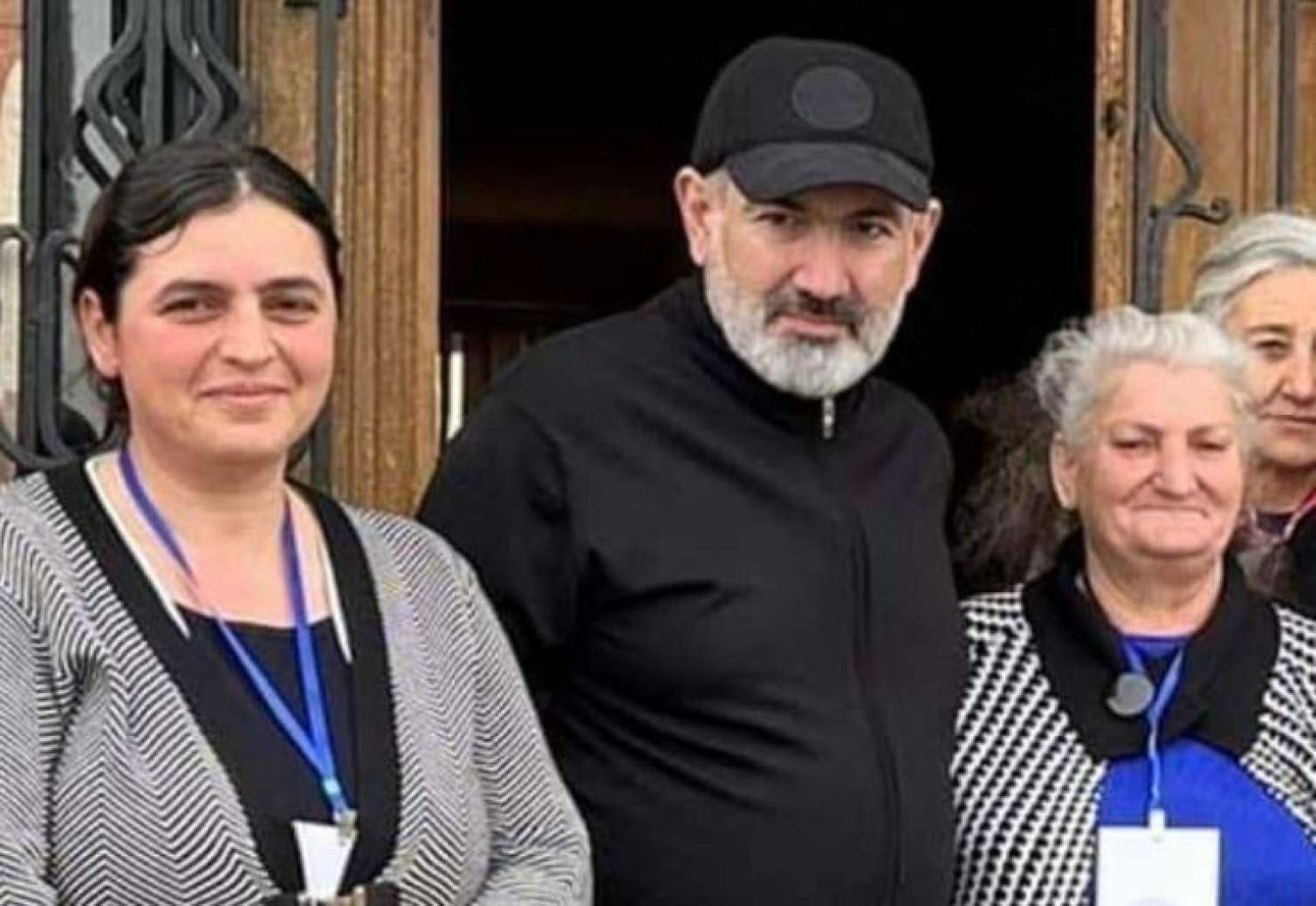 Paşinyan bu dəfə şalvarı ilə gülüş hədəfi oldu - FOTO 
