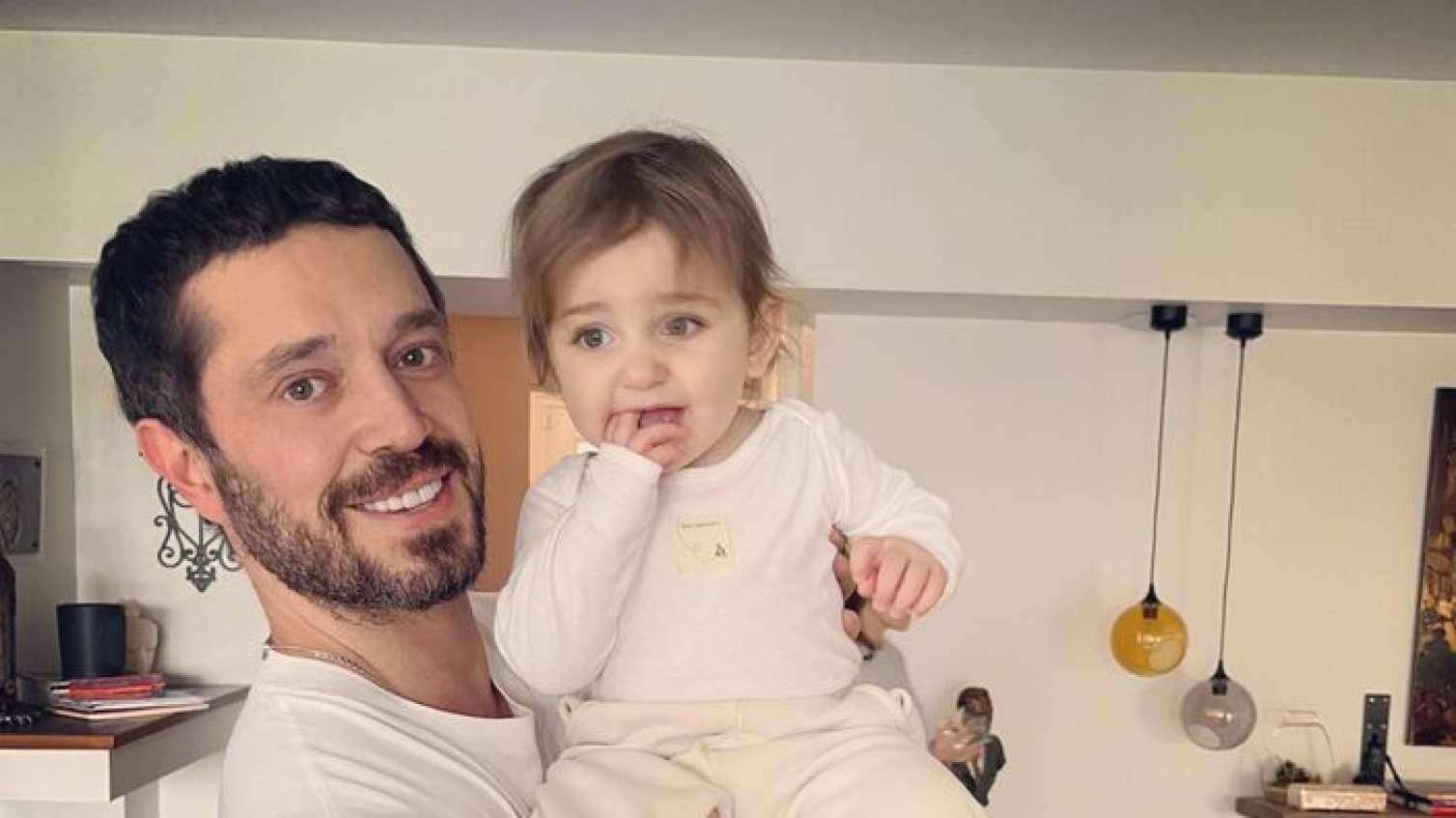Saç əkdirən Murat Boz son halını paylaşdı -  FOTO