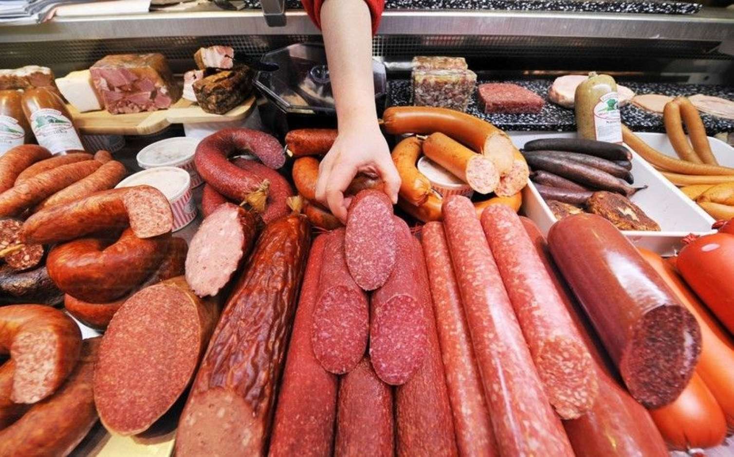Xaricdən 5 manata gətirilən kolbasa niyə 20 manata satılır? - Açıqlama 