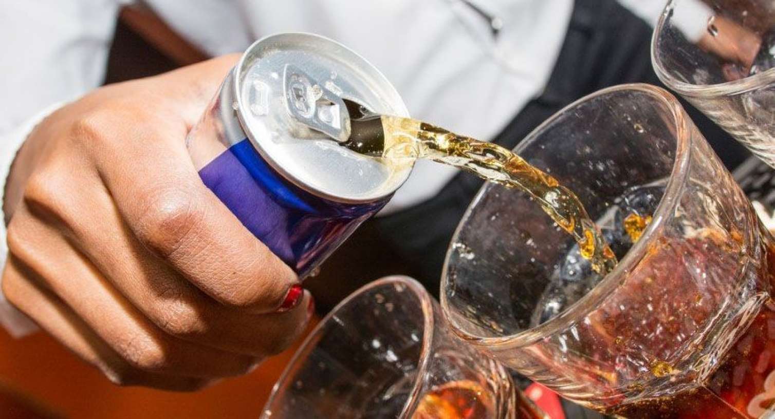 Bu şəxslərə enerji içkisi satanlar 500 min cərimə ediləcək 
