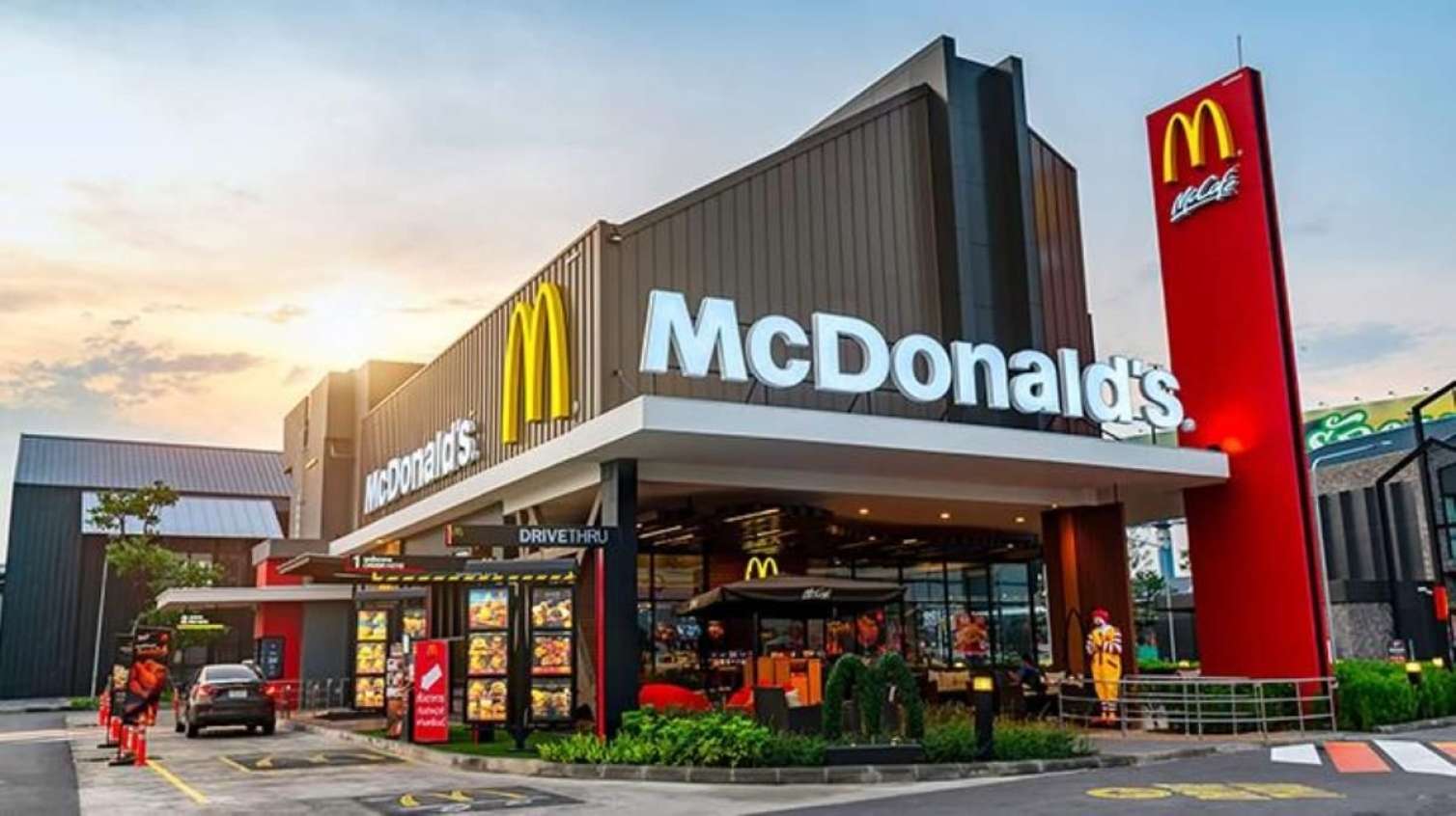 McDonald's-da robotlar xidmət göstərəcək -  VİDEO