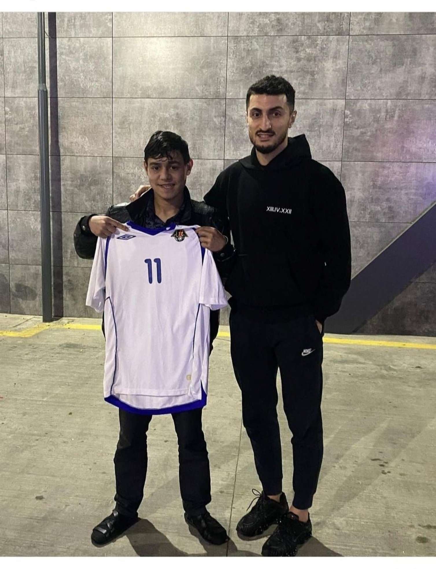 Araz Abdullayev “parkovşik”i vurdu, sonra üzr istədi - VİDEO 