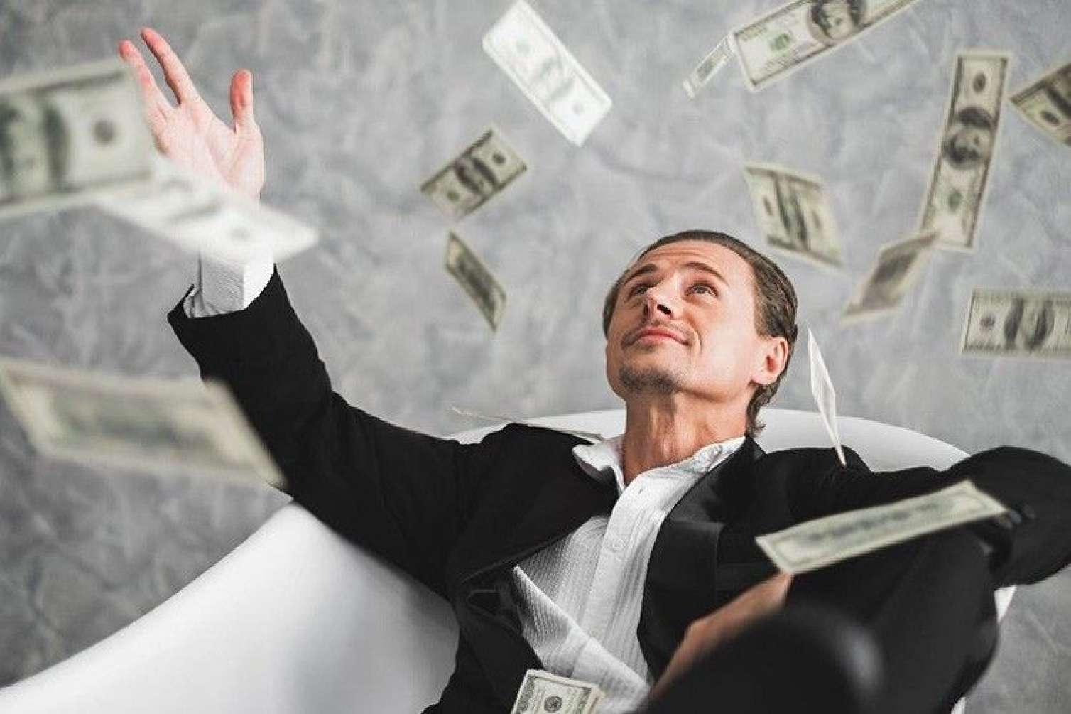 Kartına səhvən 120 min manat köçən professor: Bankdan reaksiya olmadı, gündəlik faizə qoydum... 