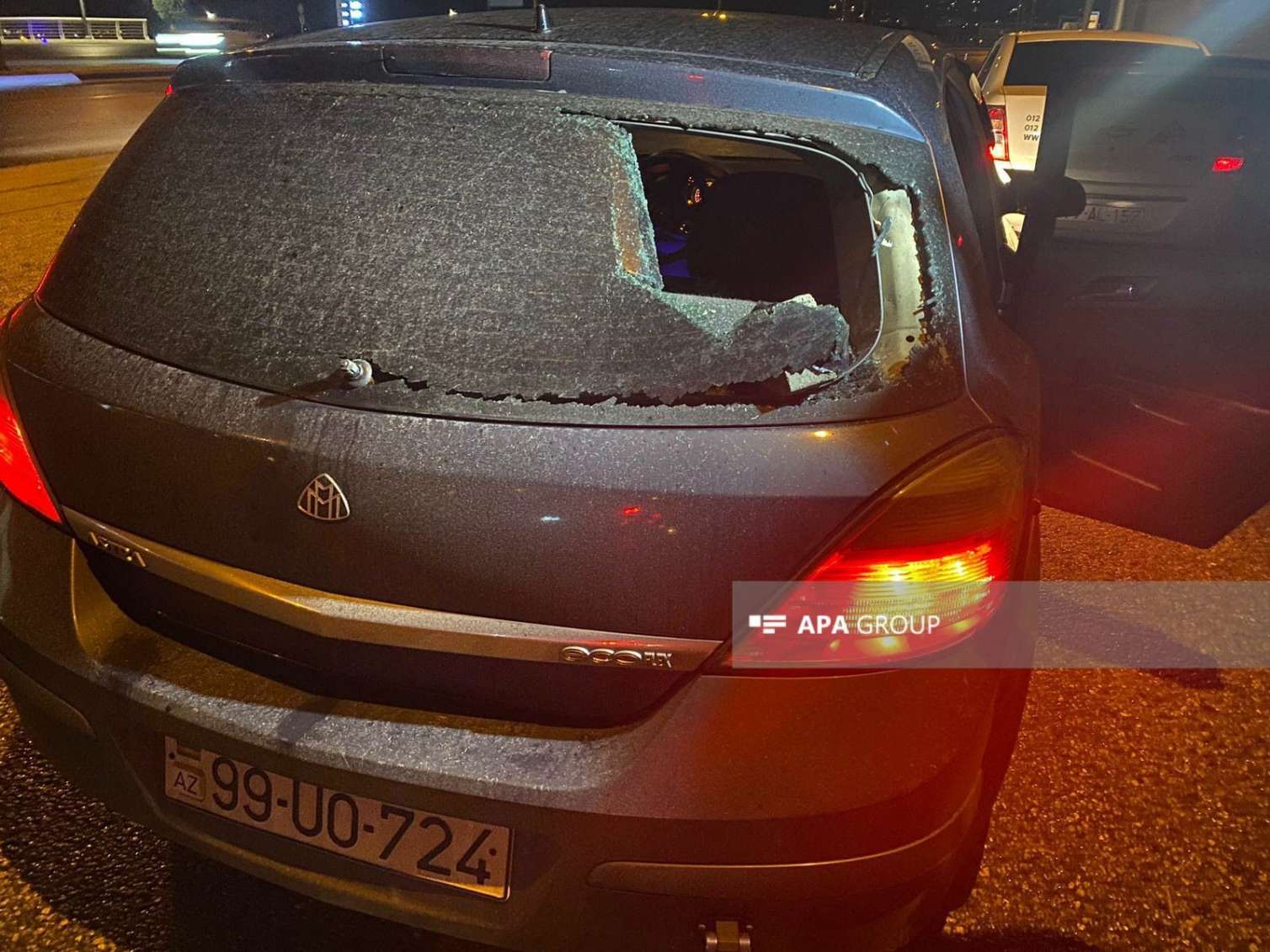 Bakıda insident: Translar taksini daşladılar -  VİDEO