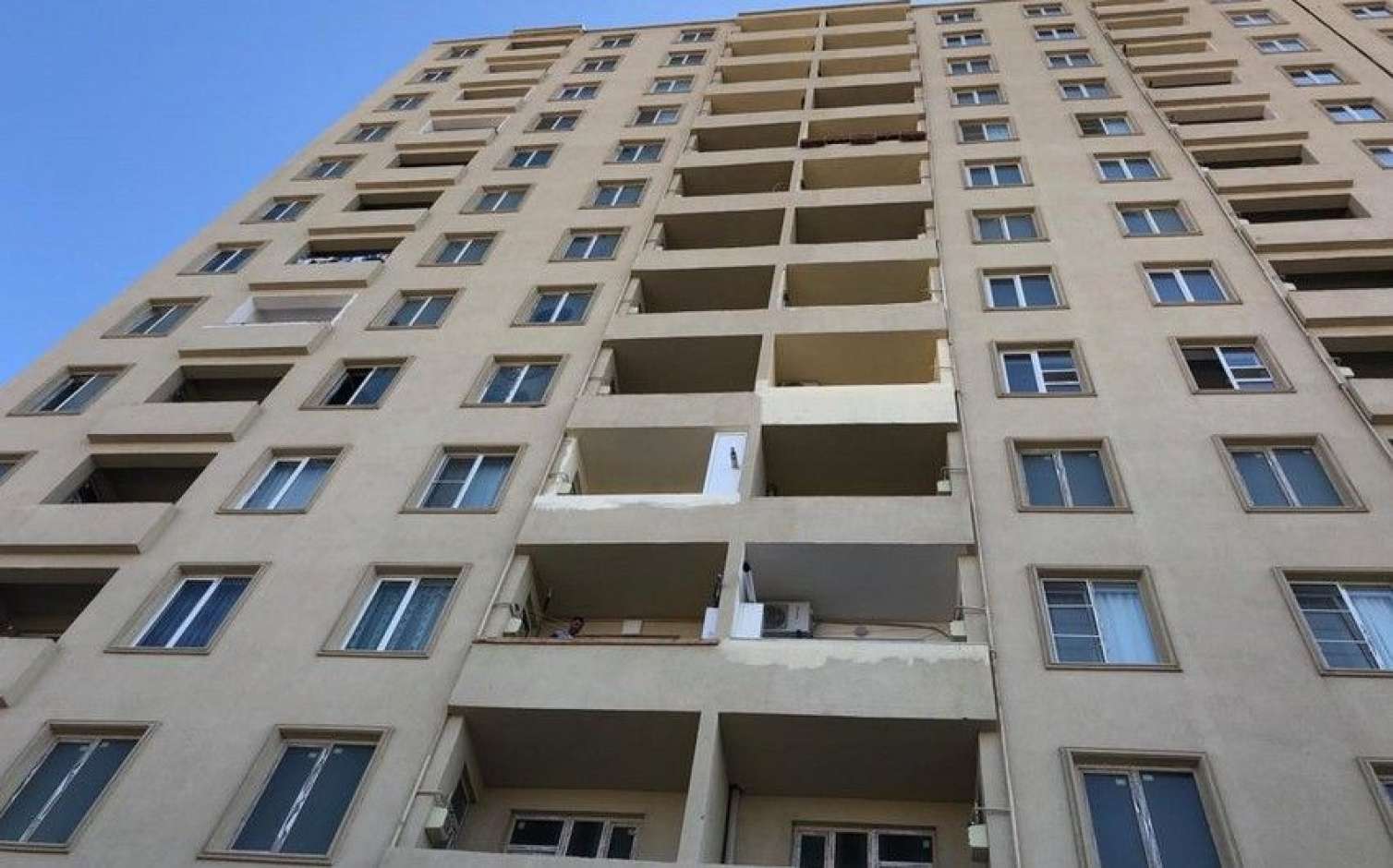 9 yaşlı qız doqquzuncu mərtəbədən yıxılıb öldü 