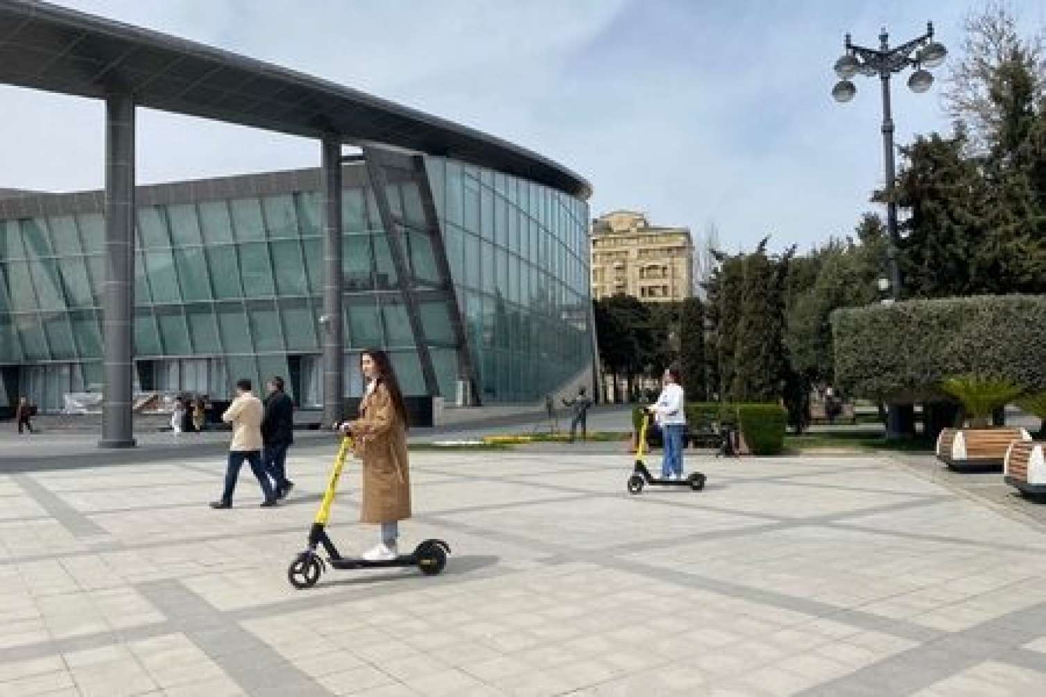 Bakıda maşın skuter sürən azyaşlı qızı vurub öldürdü 