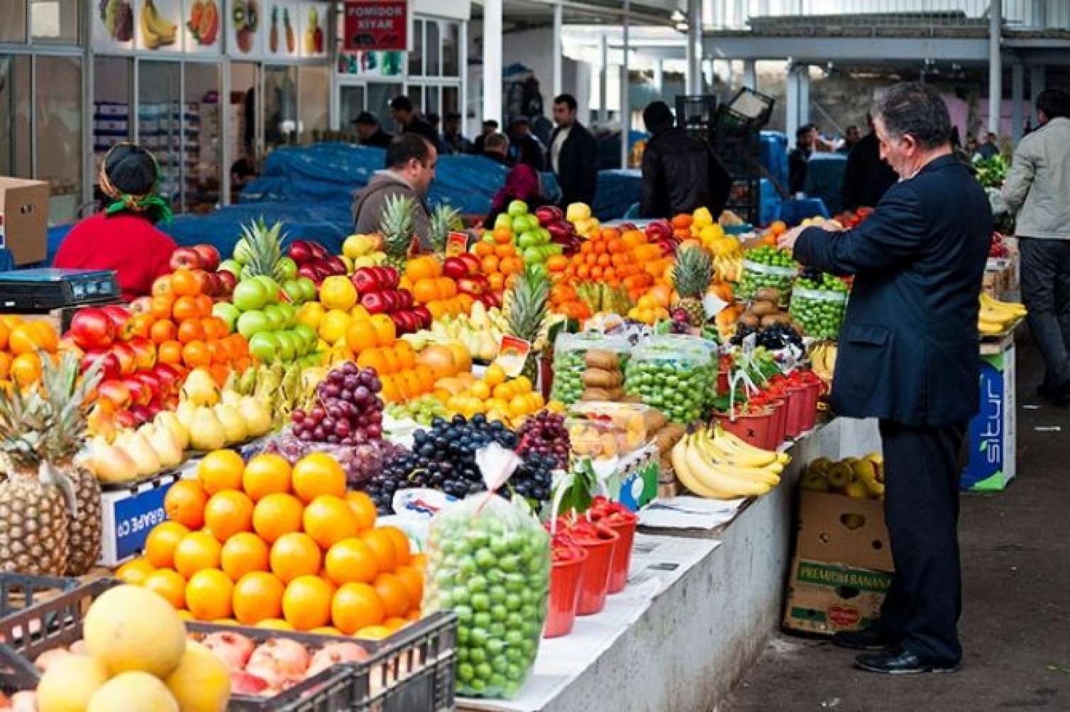 Bazarda qiymətlər tavanda: Alça 15, şaftalı 17, tut isə 10 manata... - Video 