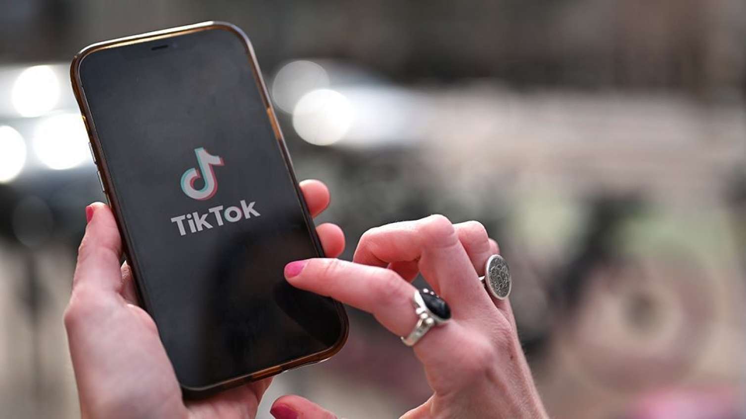 "TikTok"da tanışına böhtan atan qadın cərimələndi 