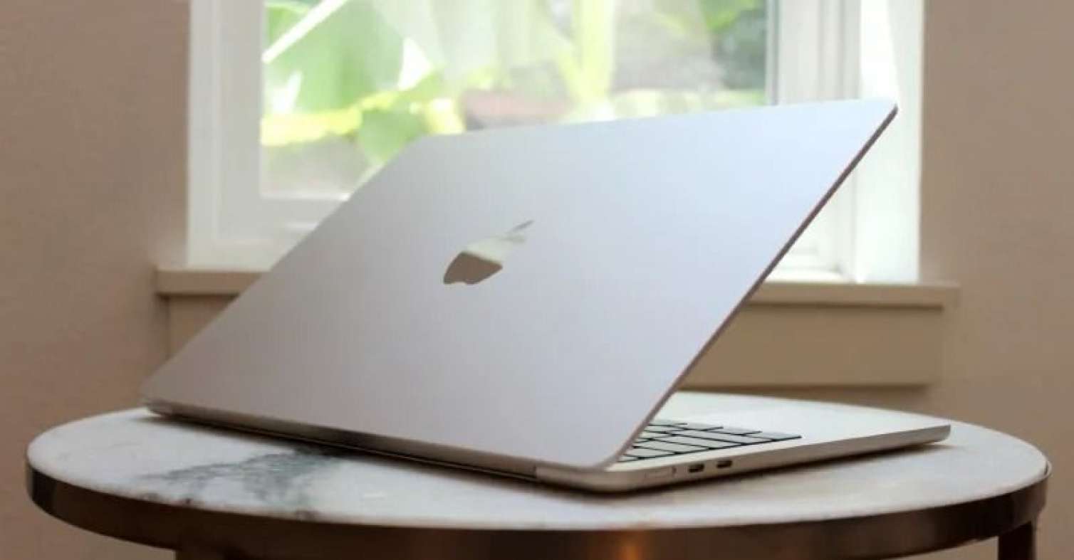 Apple “hamı üçün” noutbuk buraxacaq - Satışda nə vaxt olacaq? 