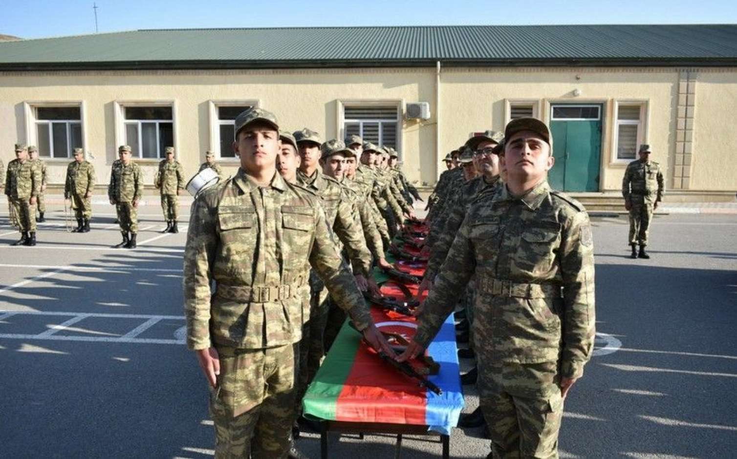 Baş nazirdən həqiqi hərbi xidmətə çağırışla bağlı QƏRAR 
