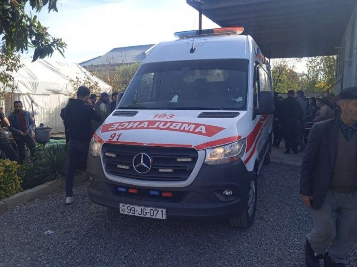 Bərdədə yasda ev uçdu - 1 ölü, 33 yaralı -  Yenilənib-FOTO