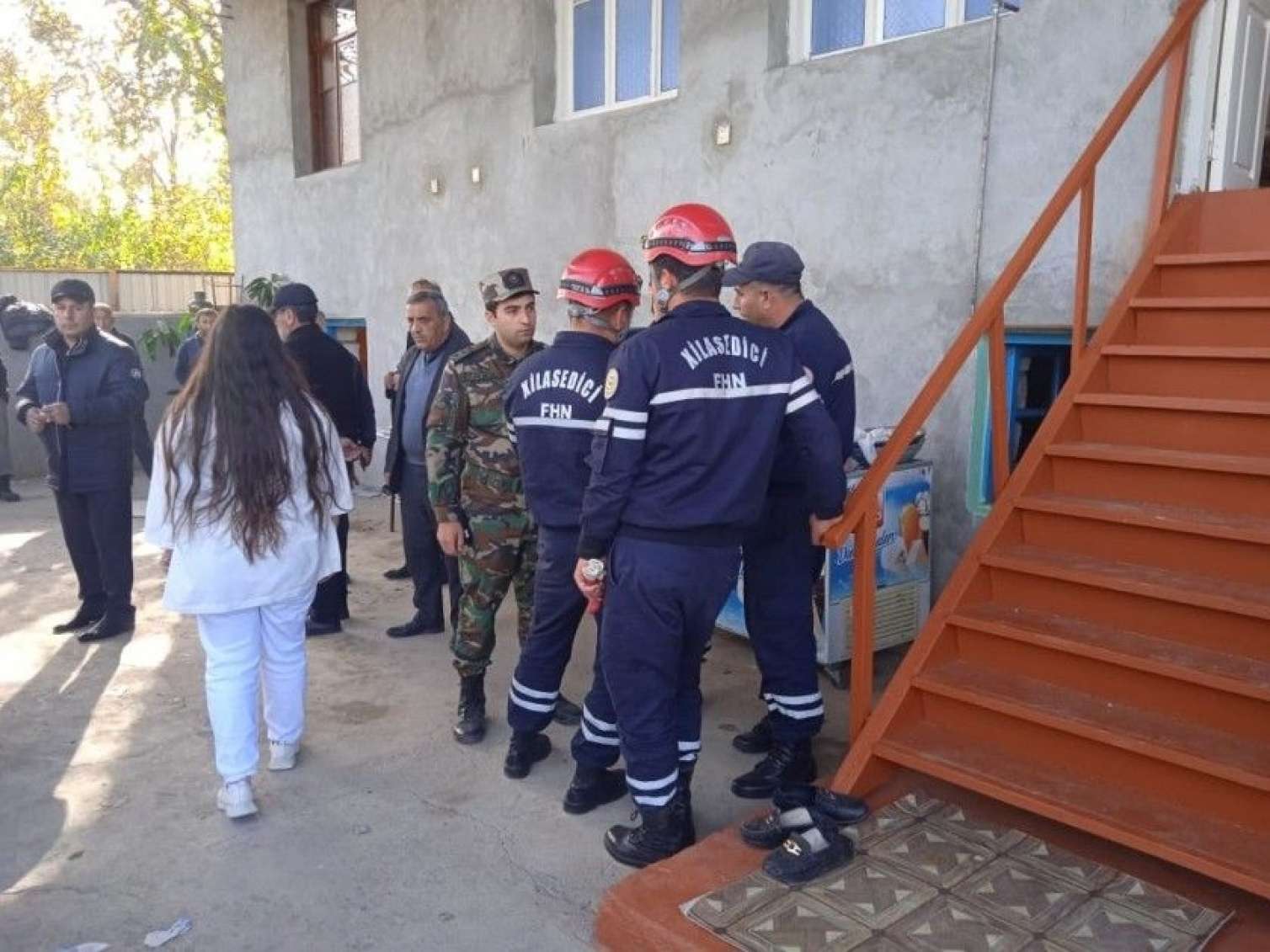 Bərdədə yasda ev uçdu - 1 ölü, 33 yaralı -  Yenilənib-FOTO