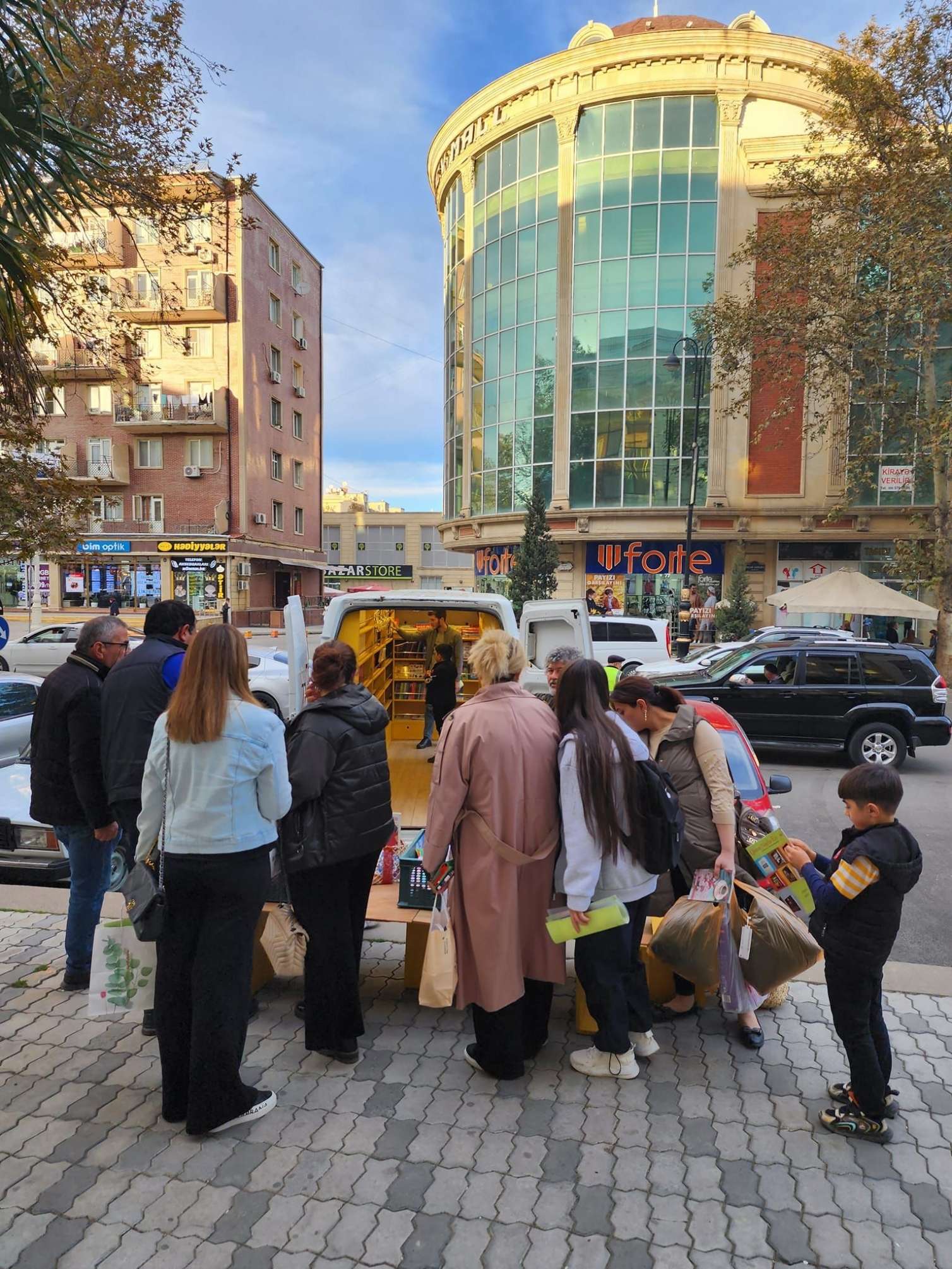 Kitaba yığışan fövqəladə gözlər, qızıl xaş, şirin çörək... - Bir daha Gəncə - FOTO 