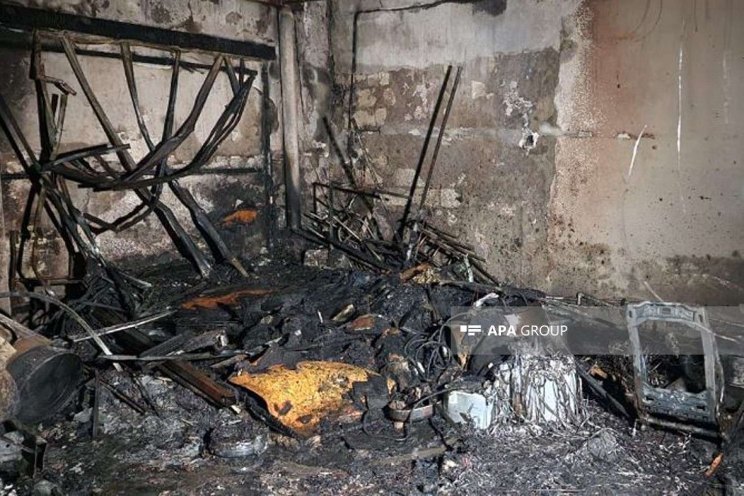Bakıda avtoyuma məntəqəsində yanğın - 3 avtomobil yandı - FOTO 