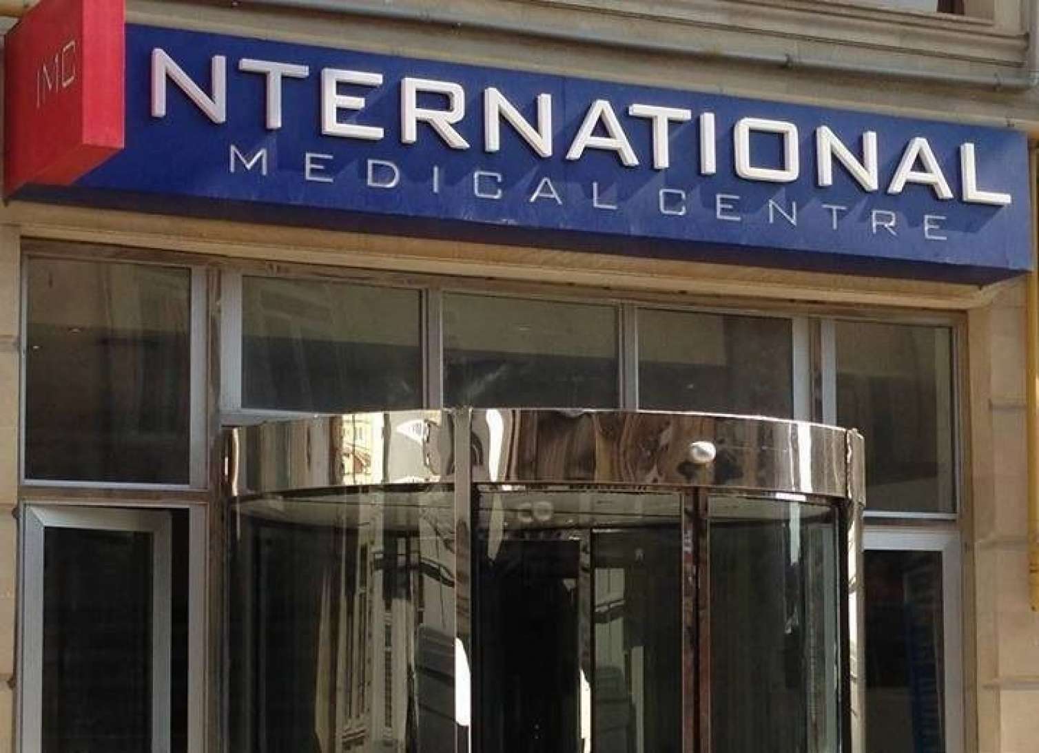 Doğum şəhadətnaməsi üçün 1000 manat rüşvət tələbi: International Medical Center-dən  açıqlama - Yenilənib