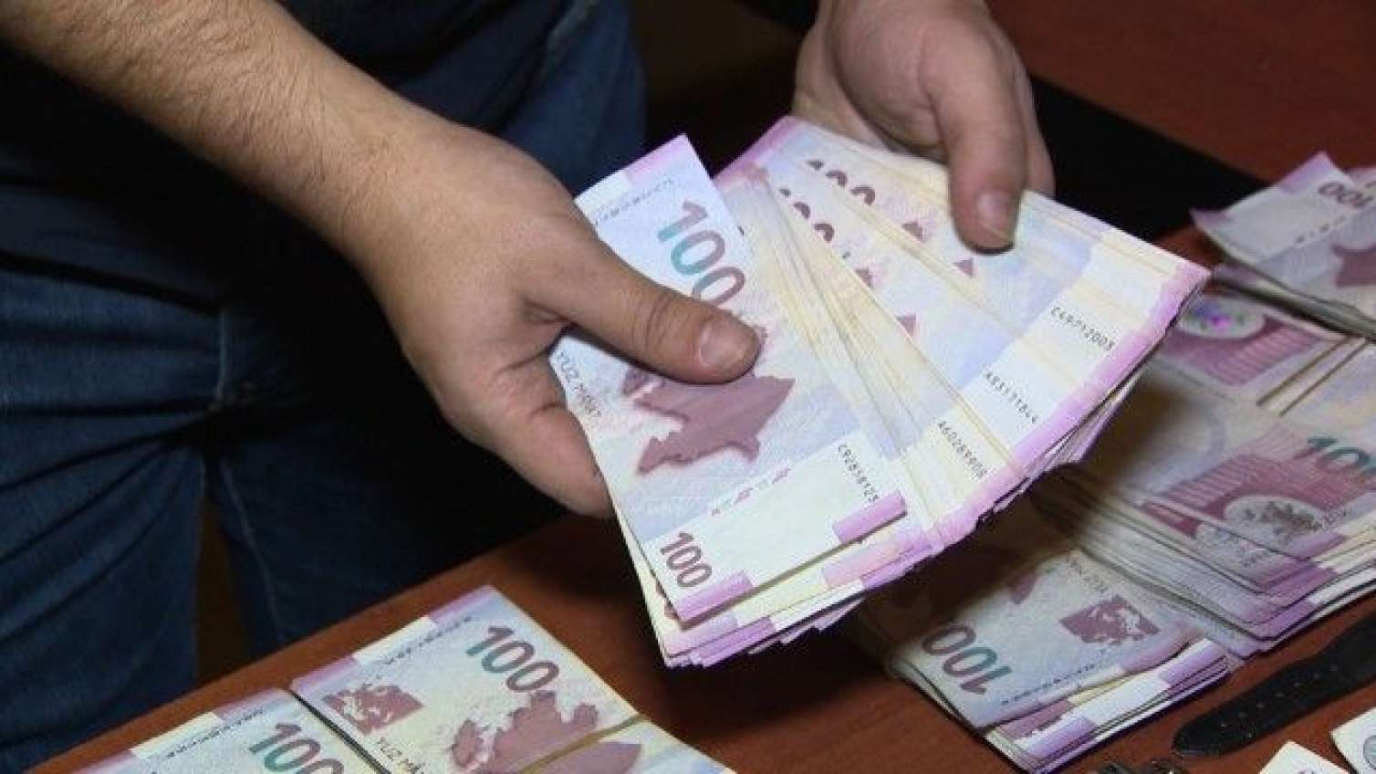İş adamının 2,5 milyon manatını mənimsədilər 