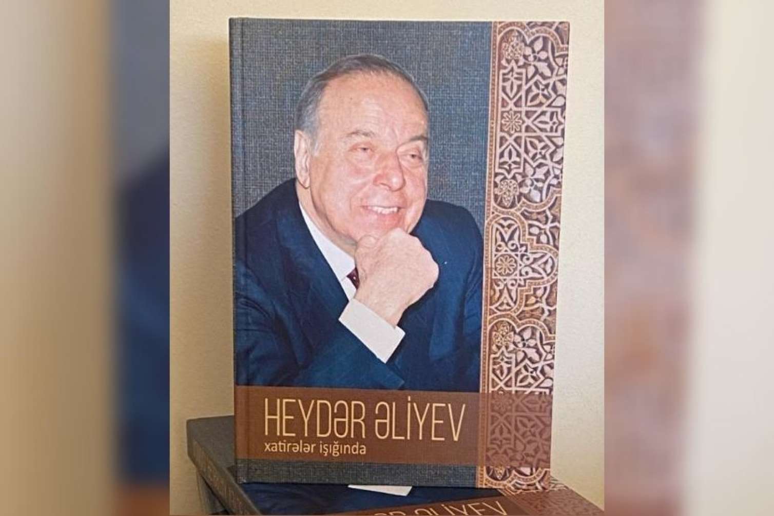 Tanınmış jurnalist Heydər Əliyevlə bağlı kitab yazdı - FOTO 