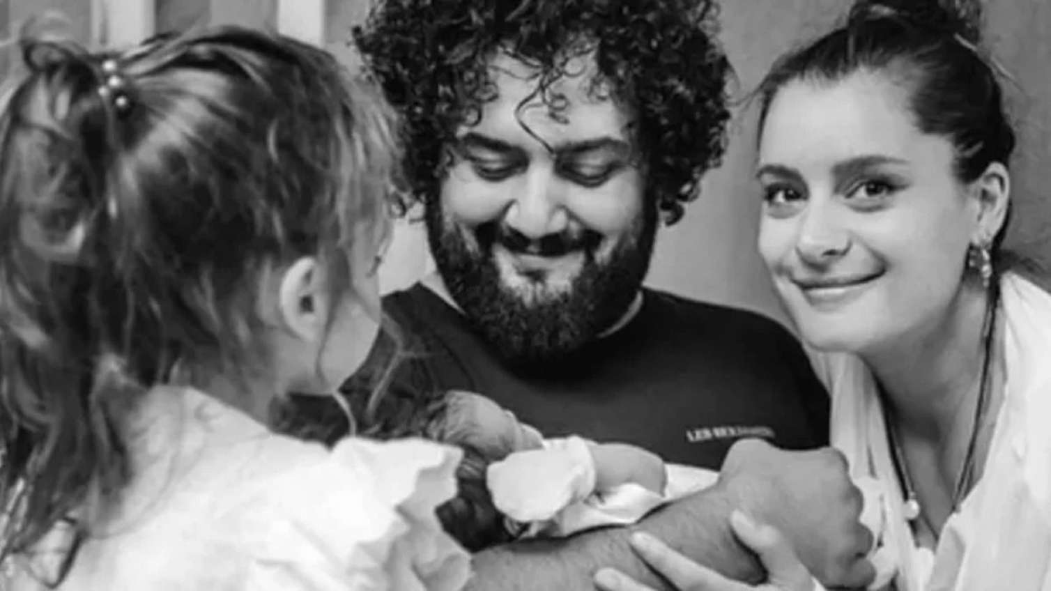 İlk dəfə qızını göstərdi -  FOTO