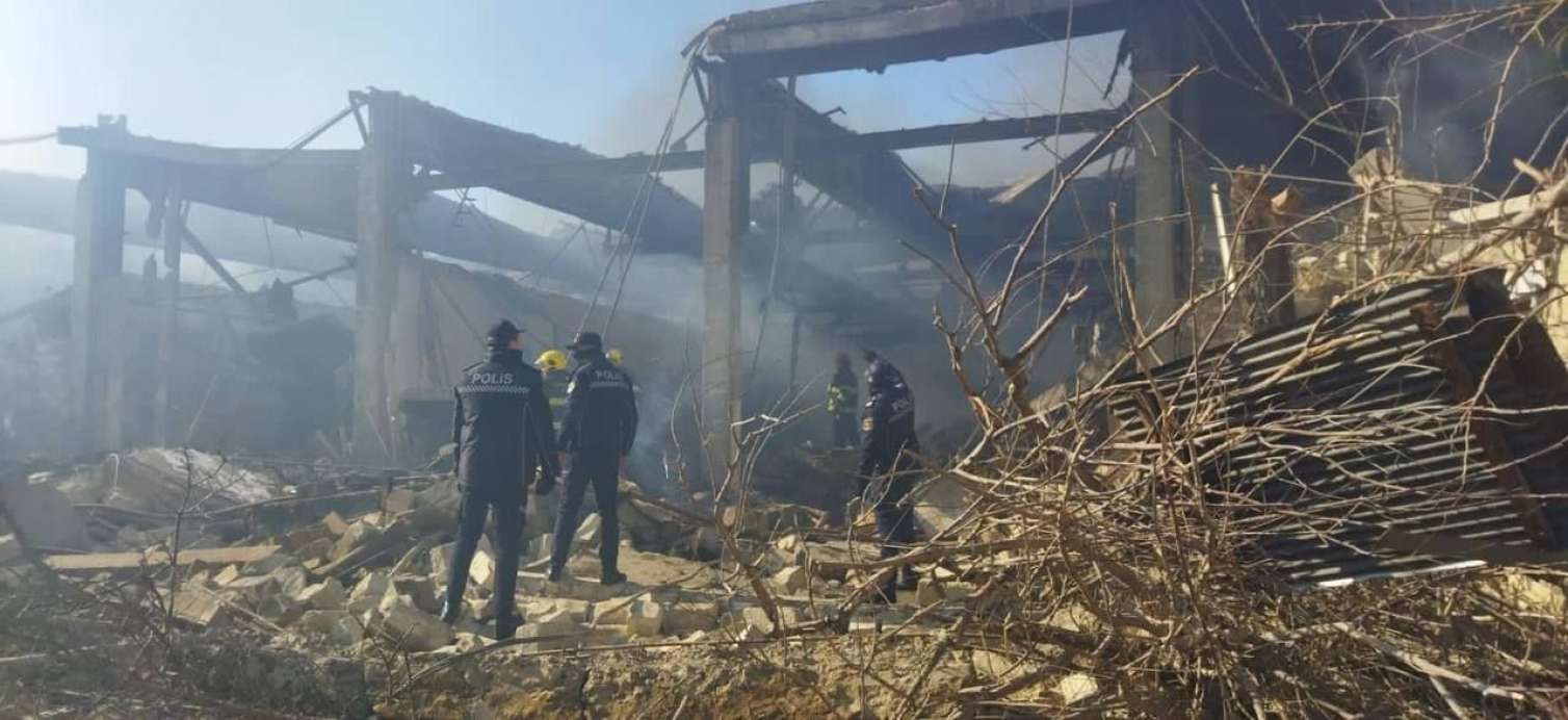 При взрыве в цехе в Баку 3 человека погибли, 24 получили ранения - ФОТО 