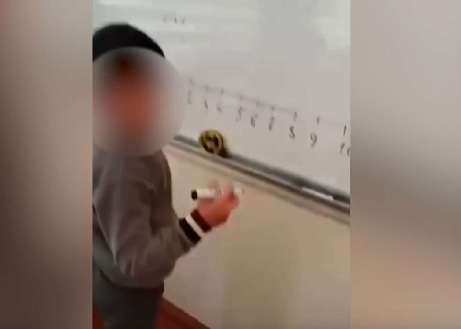 Şagirdə qarşı kobud davranan müəllimə töhmət verildi - VİDEO 