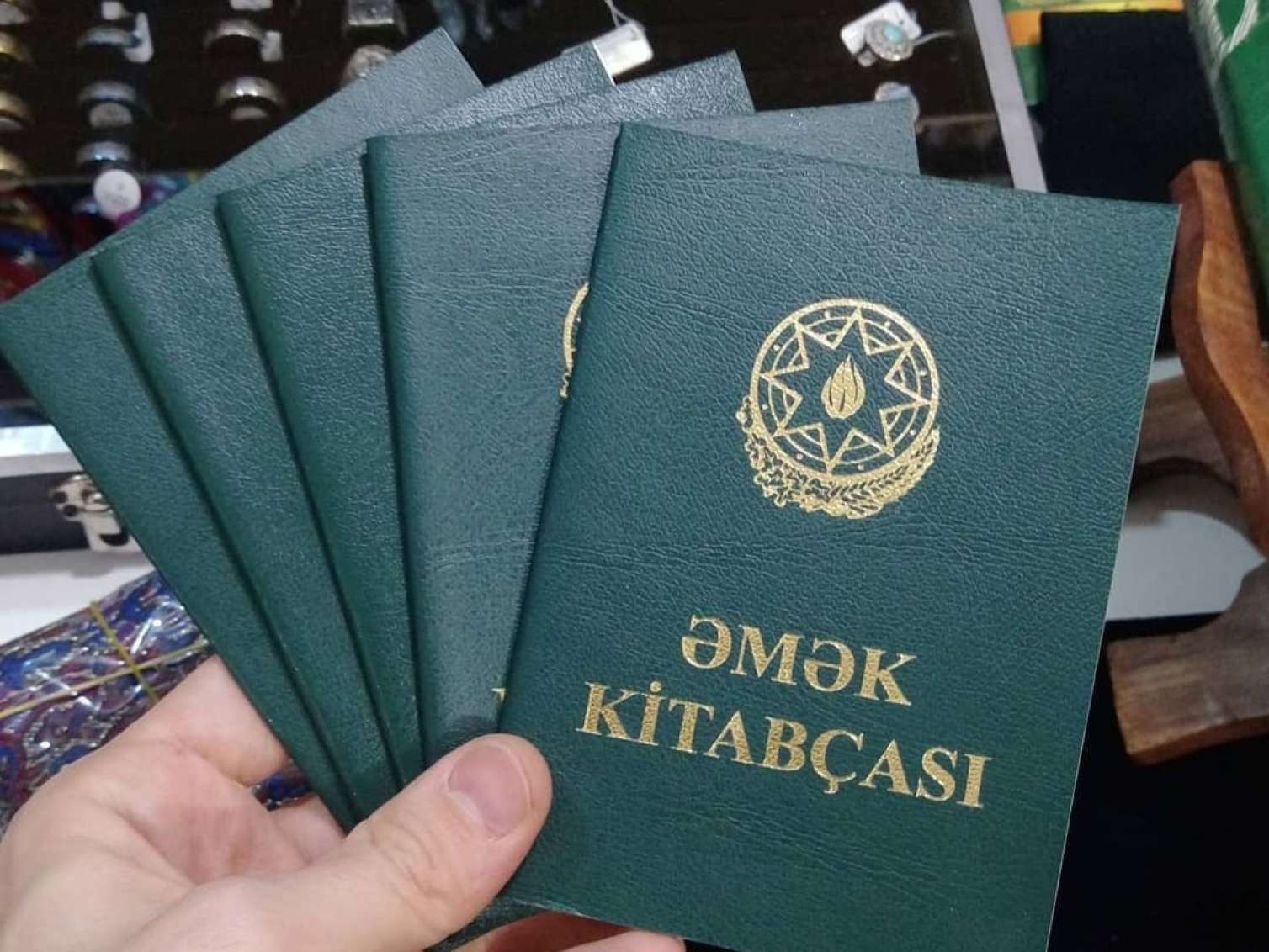 Əmək kitabçaları dövriyyədən çıxır? - Açıqlama 