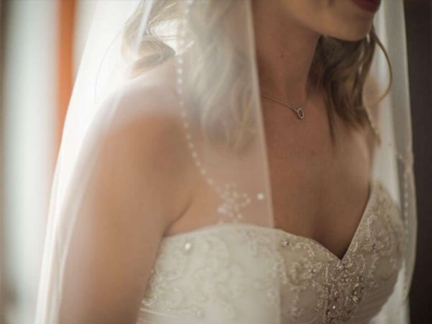 Toyda gəlinin "cəsarətli" geyimi müzakirə yaratdı - VİDEO 