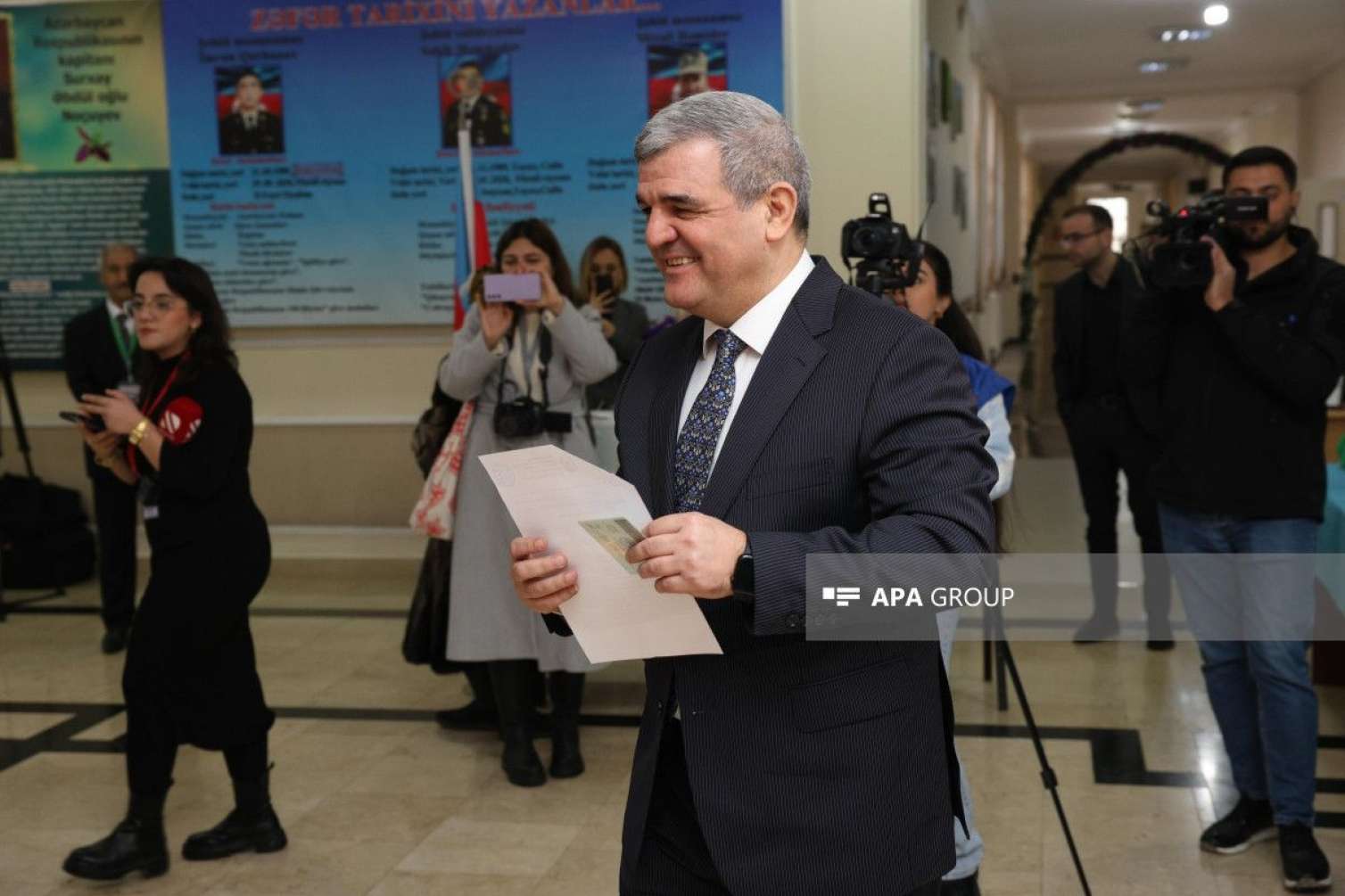 Prezidentliyə namizəd Fazil Mustafa səs verdi - FOTO 