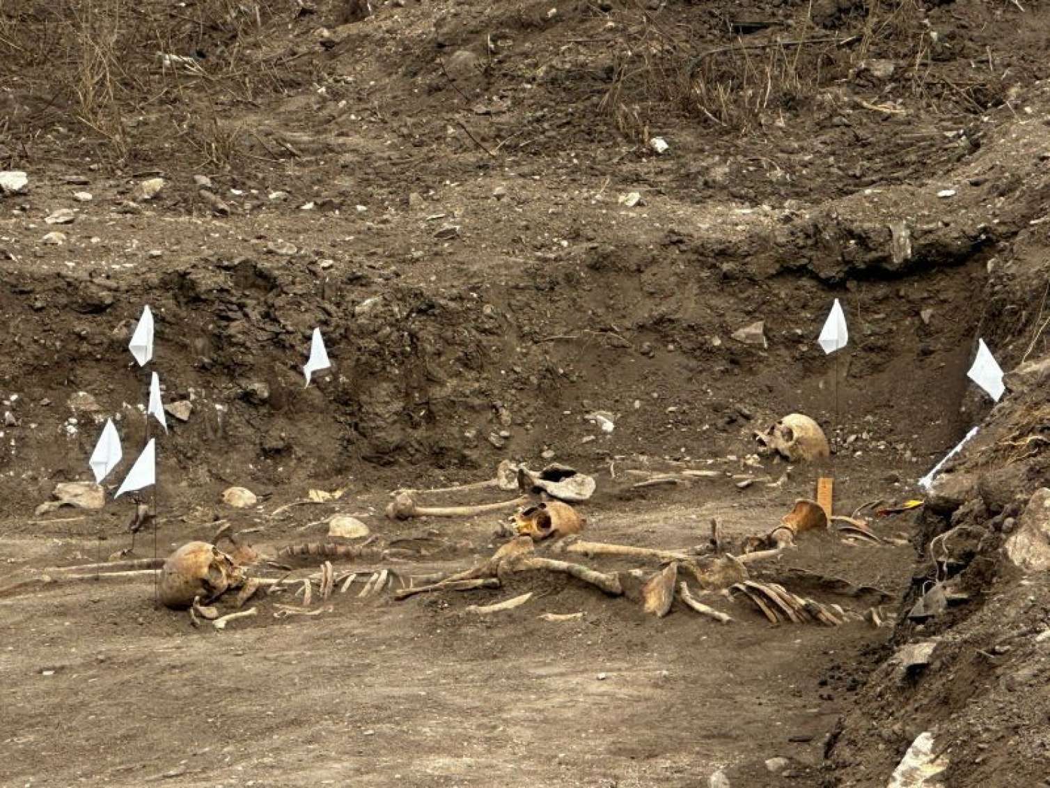 Kütləvi məzarlıqlar niyə qlobal "yeraltı xəritədə" qeydə alınmır? - Açıqlama 