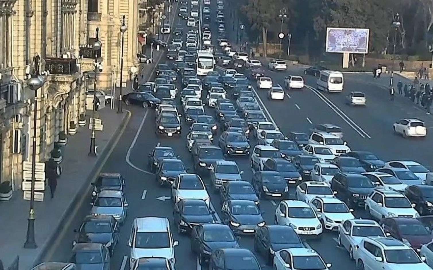 Yeni həftəyə yenə tıxacla başladıq 