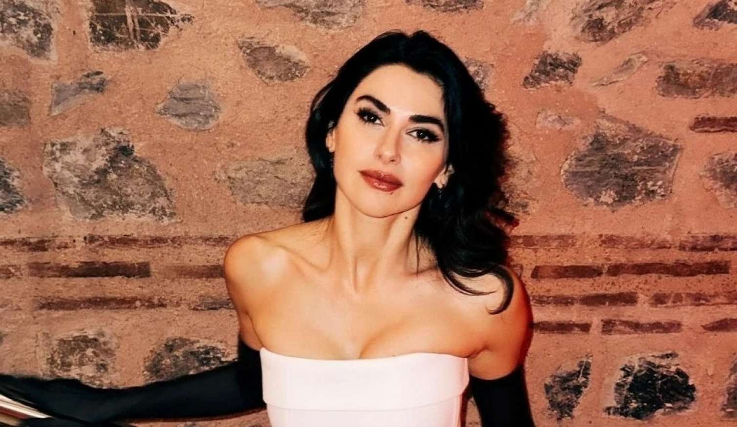 Nesrin Cavadzadə tərzi ilə gündəm oldu -  FOTO