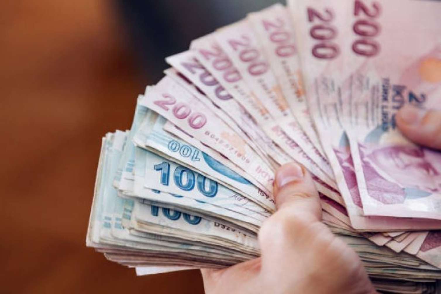 Lirə ucuzlaşıb, avro bahalaşıb 
