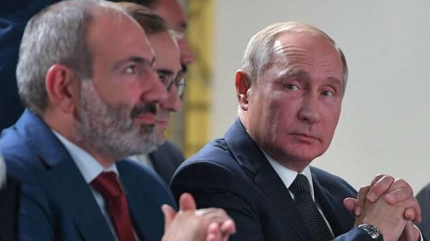 Moskva İrəvana hücuma keçdi: "İki stulda otura bilməyəcəksiz"  