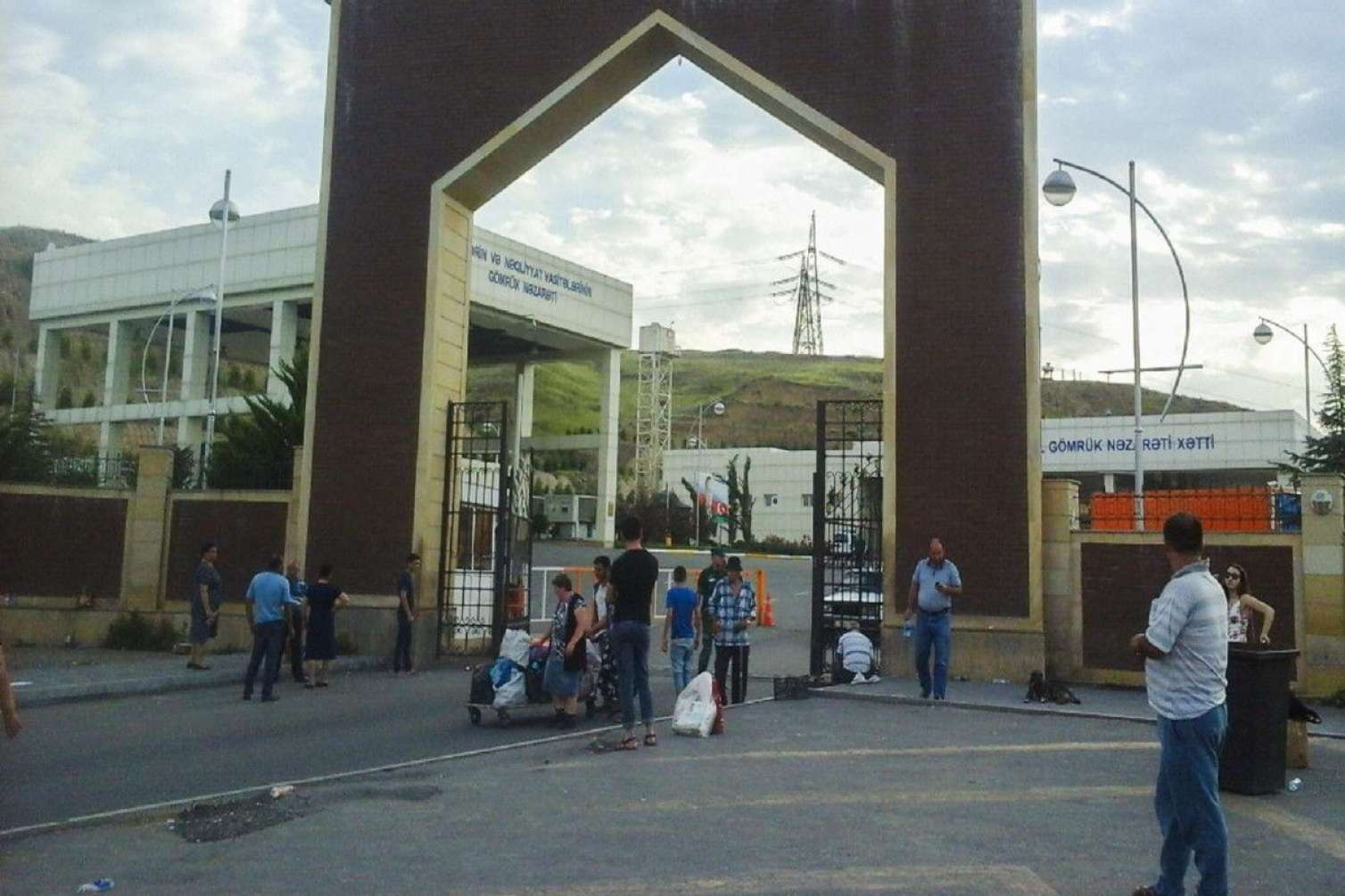 Ölkəmizə 500 min nəfər “quru yolu ilə” necə gələ bilib? 