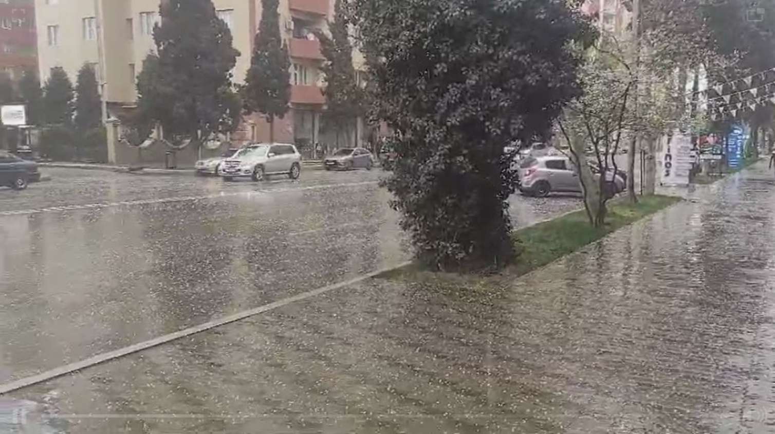Gəncəyə dolu düşdü 